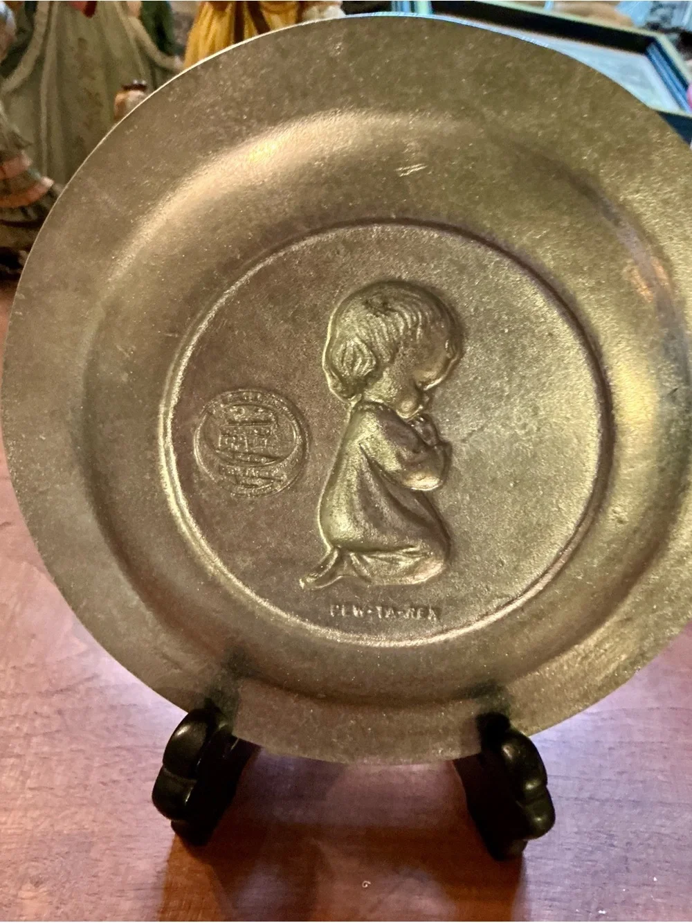 Vintage Pew-ta-rex pewter decorative plate featuring a praying child.